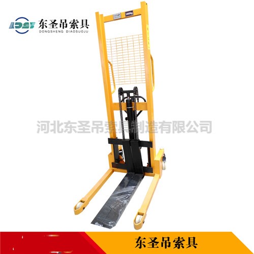 如何調節2噸液壓堆高車保障平穩安全運行